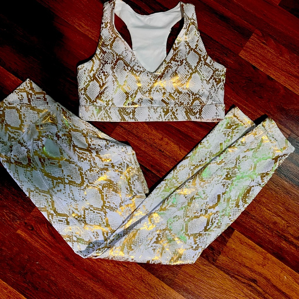 Sports bra and leggings set